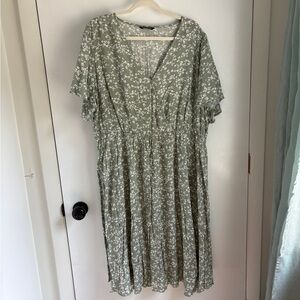 BloomChic Ditsy Floral Knee-Length Dress | Size:22/24 | Color: Green